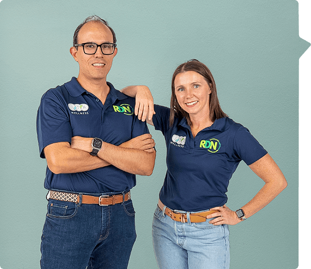 couple-walking-with-smiling-face